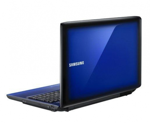 Samsung R590-JS02RU вид спереди