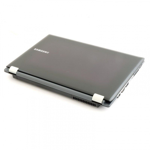 Samsung 300E5A (NP300E5A-A0FRU) вид боковой панели