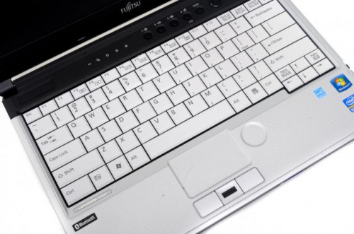 Fujitsu LIFEBOOK S761 vPro (LKN:S7610M0019RU) вид боковой панели