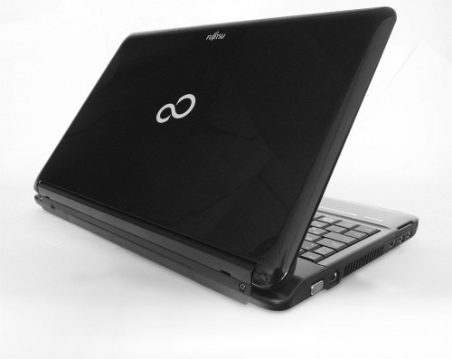 Fujitsu LIFEBOOK AH531 (VFY:AH531MRSA4RU) вид сбоку